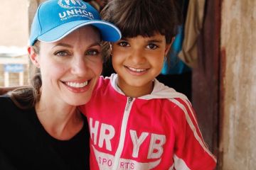 Angelina Jolie resmi mengundurkan diri sebagai utusan PBB