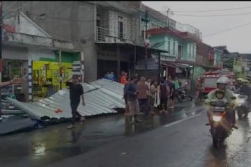 Puting beliung terjang Malangbong-Garut, permukiman warga rusak