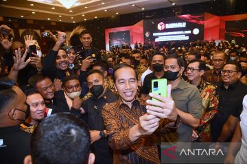 Jokowi ingatkan bahaya isu politik identitas dari media sosial