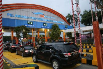 Trafik penumpang dan kendaraan menuju Sumatera ramai lancar