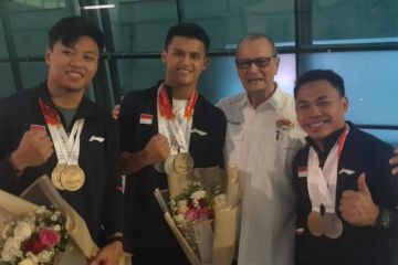 Tiga lifter peraih medali Kejuaraan Dunia 2022 tiba di Tanah Air