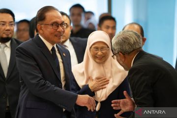 PM baru Malaysia Anwar Ibrahim hadiri sidang perdana anggota parlemen