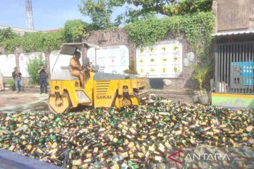 Polres Cirebon musnahkan 18.899 botol minuman keras hasil penyitaan