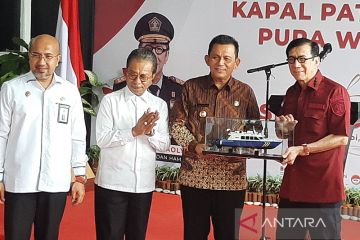 Menkumham menerima hibah kapal patroli imigrasi dari Gubernur Kepri