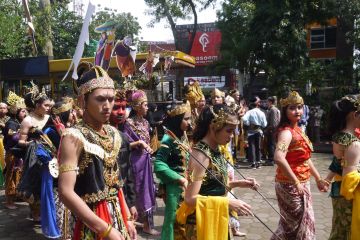 Sebanyak 250 pelajar SMA se-Bandung Raya jadi wayang orang