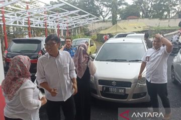 Warga Cianjur berhamburan keluar rumah karena gempa dangkal