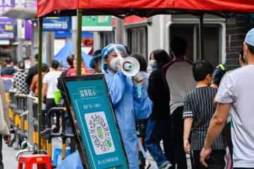 Sejumlah kota di China alihfungsikan bilik pengujian jadi klinik demam