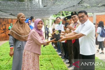 KSP ajak warga di bantaran Ciliwung tanam cabai cegah krisis pangan