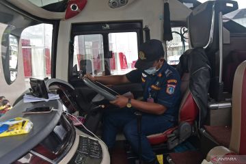Dishub DKI periksa bus dan pengemudi yang melayani angkutan Natal