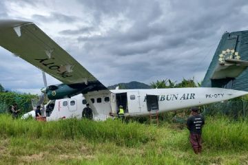 Pesawat Rimbun Air PK-OTY tergelincir di Moenamani