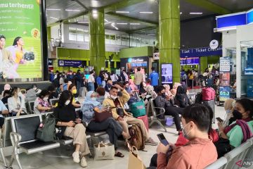 KAI tambah armada kereta layani 16 ribu penumpang di Stasiun Gambir