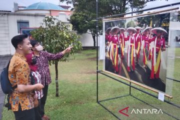 Kemarin, angka penerima vaksin COVID-19 hingga persiapan Natal 2022