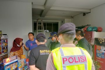 Operasi gabungan sasar toko kelontong jual rokok ilegal di Surabaya