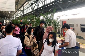 Puncak penumpang kereta api jarak jauh tercatat di H-2 Natal