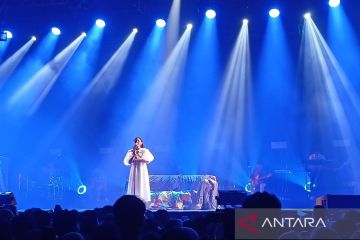 Tangis haru pecah di konser "Selamat Ulang Tahun" Nadin Amizah