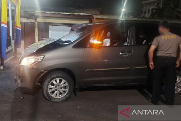 Diduga tabrak lari, pengemudi mobil diamuk warga di Jatinegara