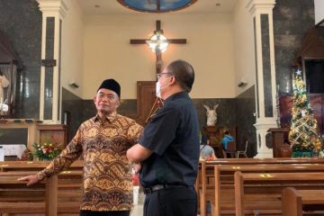 Menko PMK kunjungi gereja di sela kegiatan Muswil Muhammadiyah Jatim