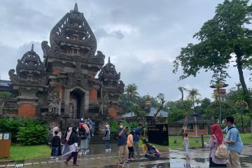 Kantong parkir kendaraan di TMII ditambah pada malam Tahun Baru