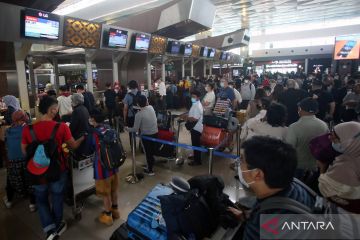 Kemarin, waspada cuaca ekstrem hingga berkendara aman di liburan Natal