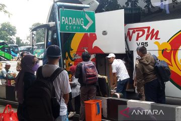 Dishub DKI wajibkan penumpang angkutan umum tetap bermasker