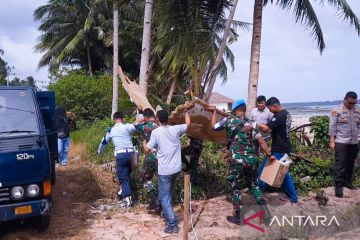 Lanud RSA Natuna beri keterangan soal temuan puing mirip badan pesawat