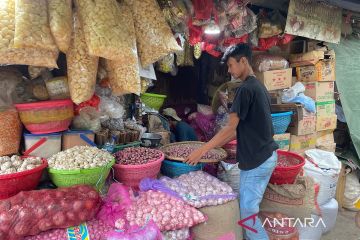 Harga cabai hingga daging di pasar tradisional Senen mulai naik