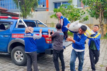 Dinsos NTB salurkan kebutuhan pokok warga terdampak bencana di Mataram