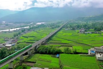 Jalur baru dibuka, pangkas waktu perjalanan kereta di China barat daya