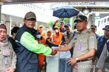 Wali Kota Jaksel beri bantuan korban kebakaran Mampang