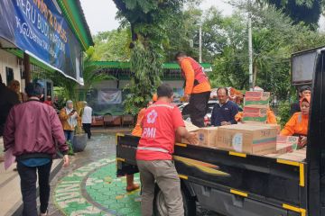 PMI salurkan bahan pangan kepada warga Mampang terdampak kebakaran
