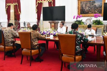 Jokowi perintahkan Menhub hati-hati berikan slot penerbangan