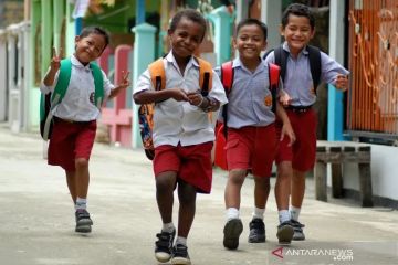 Meningkatkan kesejahteraan anak usia sekolah dan remaja