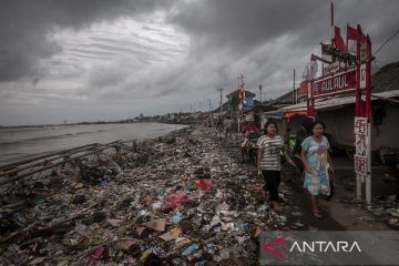 Sampah kiriman di pesisir Pandeglang