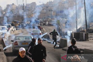 Bentrokan warga Palestina dan petugas keamanan Israel di Tepi Barat