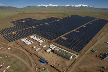 Proyek PLTS berkapasitas 120.000 kilowatt di Tibet mulai beroperasi