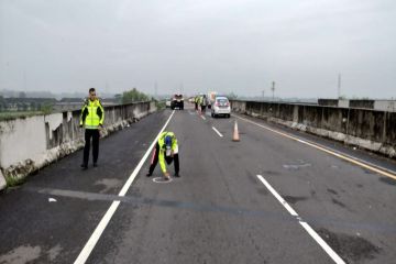 Lakalantas libatkan lima kendaraan di Jalan Tol Sragen satu meninggal