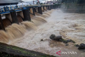 Bogor dan Puncak diguyur hujan terus menerus, bendungan Katulampa siaga empat