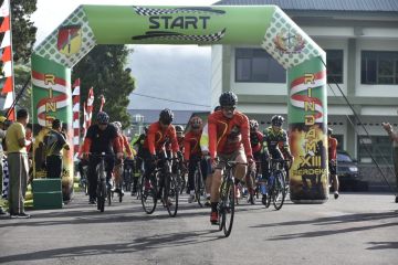 Pangdam XIII/Merdeka pererat kekeluargaan dengan gowes bersama