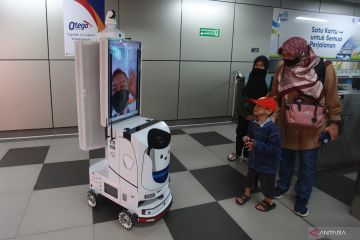 Pengoperasian robot pintar di Stasiun MRT Lebak Bulus
