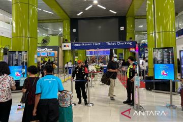 Jumlah penumpang KA di Stasiun Gambir menurun jelang malam Tahun Baru