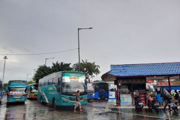 Pengelola Terminal Bus Kalideres lakukan pemeriksaan kelayakan bus