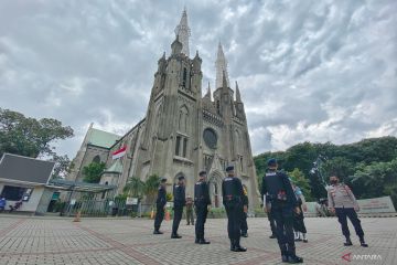 Gereja Katedral mulai disterilisasi sambut misa 18.00 WIB