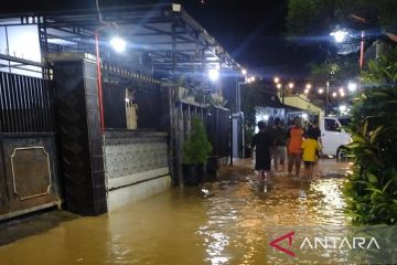 Banjir di Pamekasan mulai menggenangi perkampungan warga