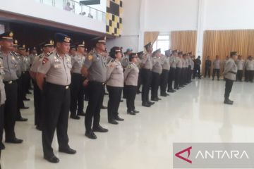 Kapolda Papua Barat pimpin upacara kenaikan pangkat 546 personel