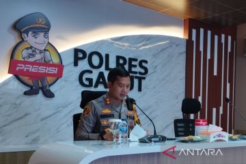 Polisi tutup jalur wisata menuju Puncak Darajat di Garut