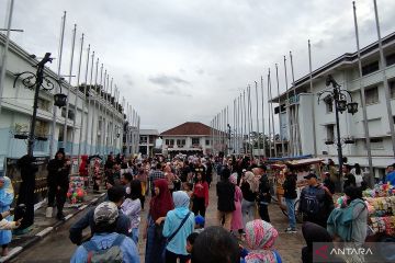 Situasi pusat Kota Bandung mulai ramai jelang malam Tahun Baru 2023