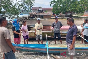 Seorang nelayan hulaliuw ditemukan tewas terapung