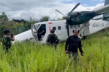 Angin kencang, pesawat tergelincir di Bandara Moanemani Papua Tengah