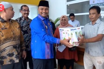 Pemko Lhokseumawe berikan bantuan alat kerja untuk UMKM