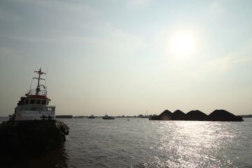 Cuaca membaik, kapal di Pelabuhan Trisakti Banjarmasin kembali aktif